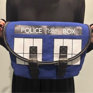 Official BBC Doctor Who TARDIS phone box crossbody bag